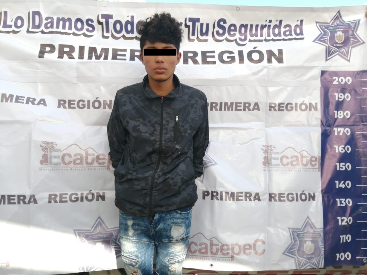 Policía de Ecatepec recupera camioneta robada tras persecución y