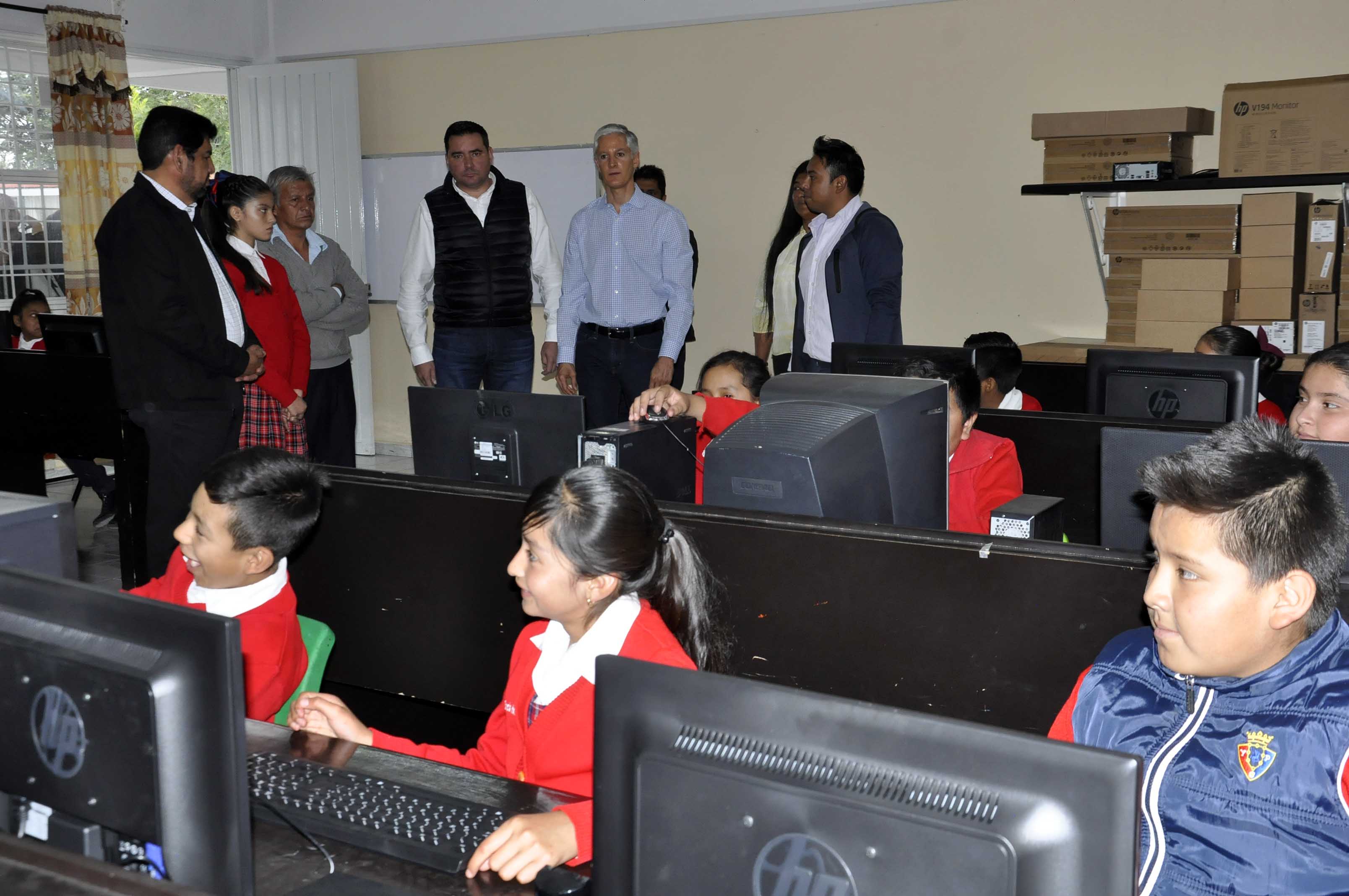 El Gobernador Alfredo Del Mazo Maza visitó la escuela primaria “Nicolás